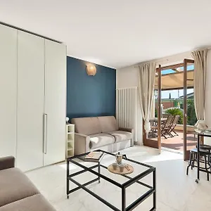 Splendido Monolocale Con Spazioso Giardino E Veranda A 500 Mt Dal Mare Appartamento